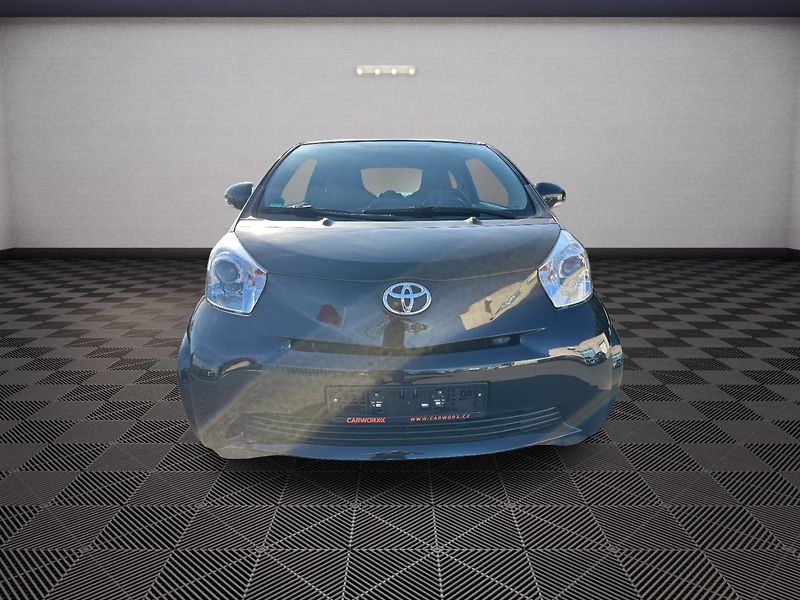 Toyota iQ (2010) 1,0 50Kw  Automat - fotka 2 z 18