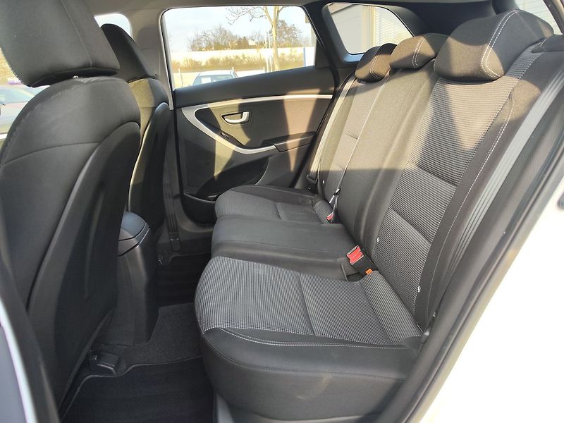 Hyundai i30 1.6 CRDi/81kW komfort - fotka 10 z 26