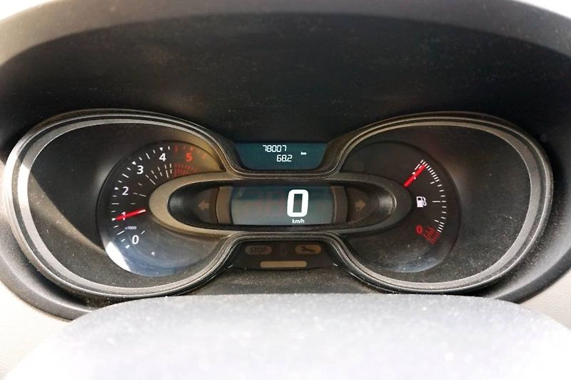 Renault Trafic (2018) PASSANGER 1,6 DCI 92 kW - fotka 28 z 31