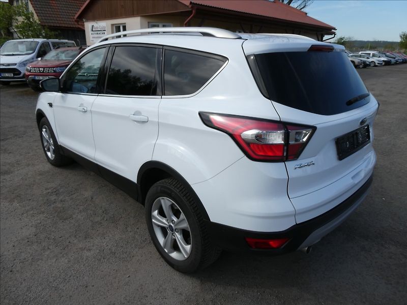 Ford Kuga 2,0 TDCi 110kW Panorama,naviga - fotka 8 z 45