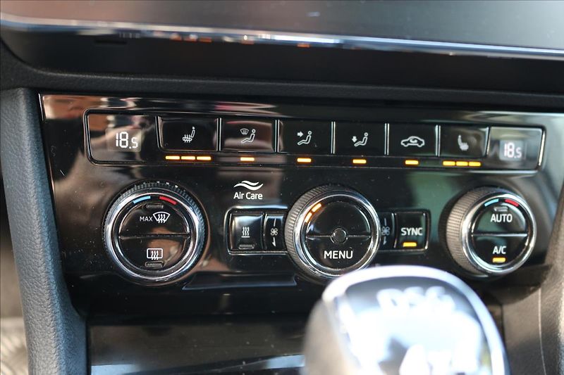 Škoda Superb 2,0 TDi, DSG , 4x4 - fotka 23 z 52
