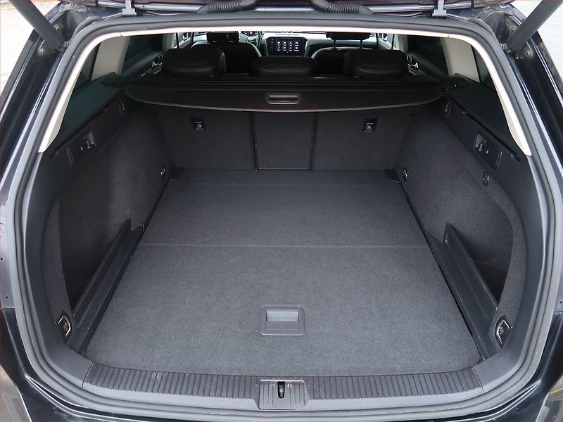 Volkswagen Passat (2018) 2.0 TDI, 4X4, Automat, Kůže - fotka 14 z 28