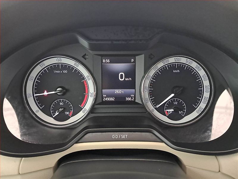 Škoda Octavia (2018) 1.0 TSI, Tempomat - fotka 11 z 19