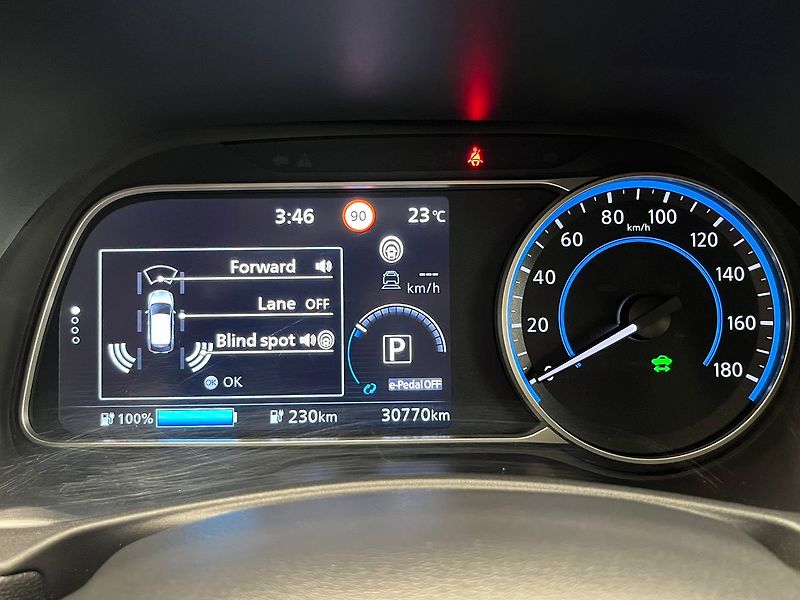 Nissan Leaf N-Connecta, 110 kW, 40kWh - fotka 14 z 72