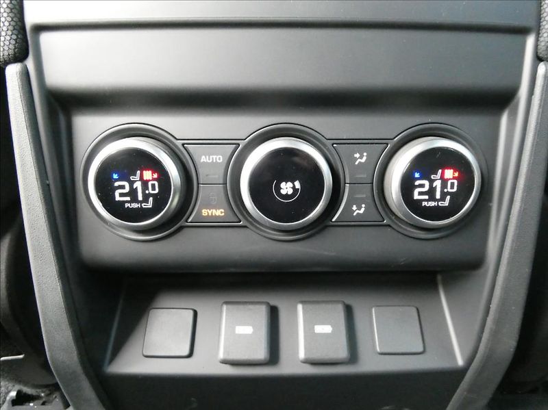 Land Rover Defender 5,0 P525 Carpath.EDT,1Maj,DPH - fotka 20 z 47