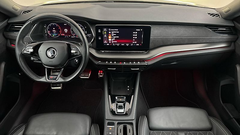 Škoda Octavia 2.0 TDI DSG RS - fotka 8 z 33