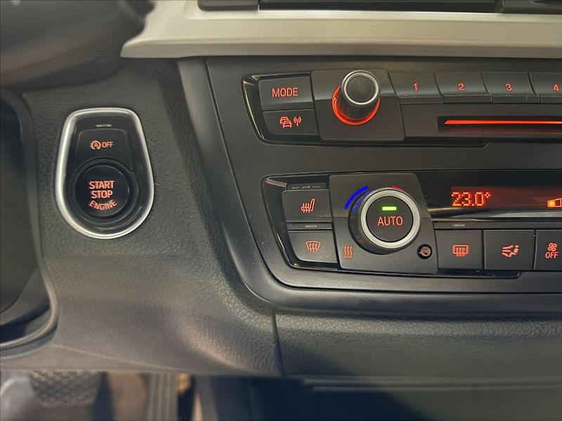 BMW Řada 3 2,0   320i 135KW BI-XEN KŮŽE T - fotka 19 z 46