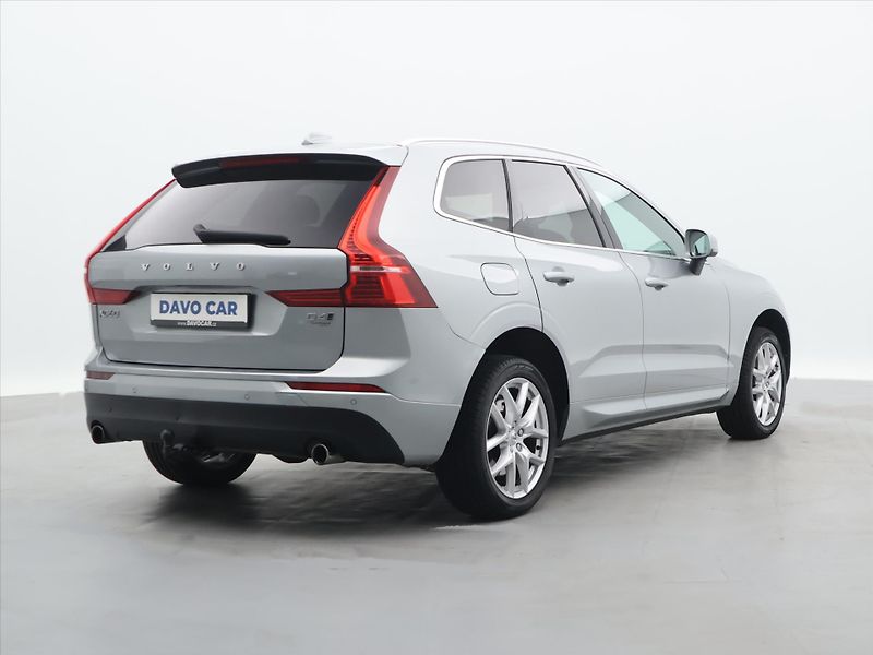 Volvo XC60 2,0 D4 140kW AWD Auto - fotka 7 z 29