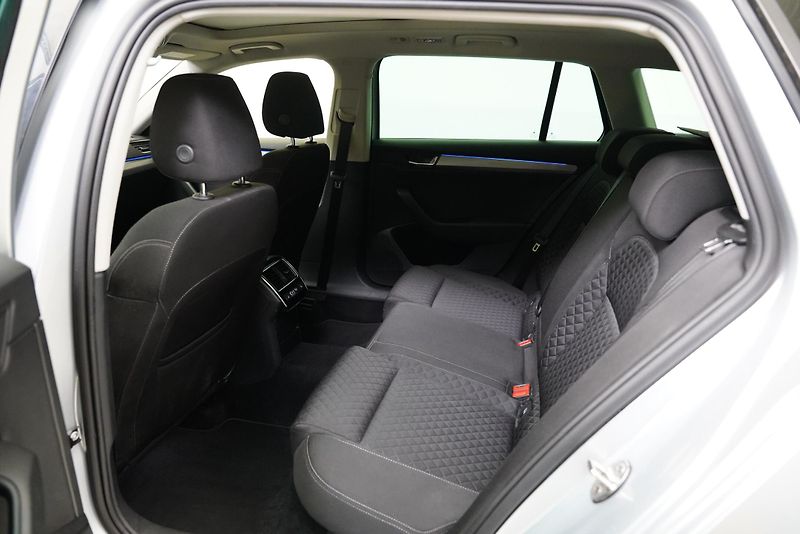 Škoda Superb - fotka 25 z 27