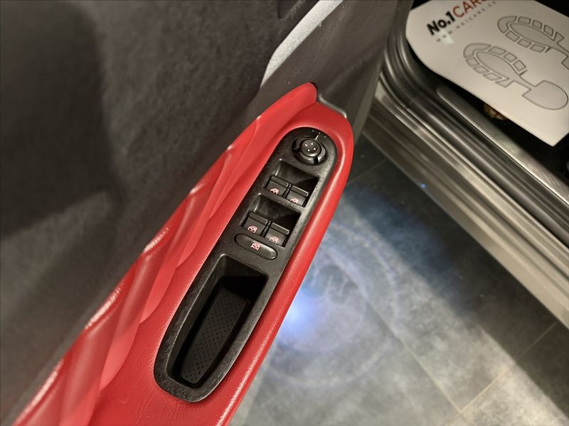 Alfa Romeo 159 2,4   JTDm V5 147 kW BOSE TOP - fotka 7 z 40
