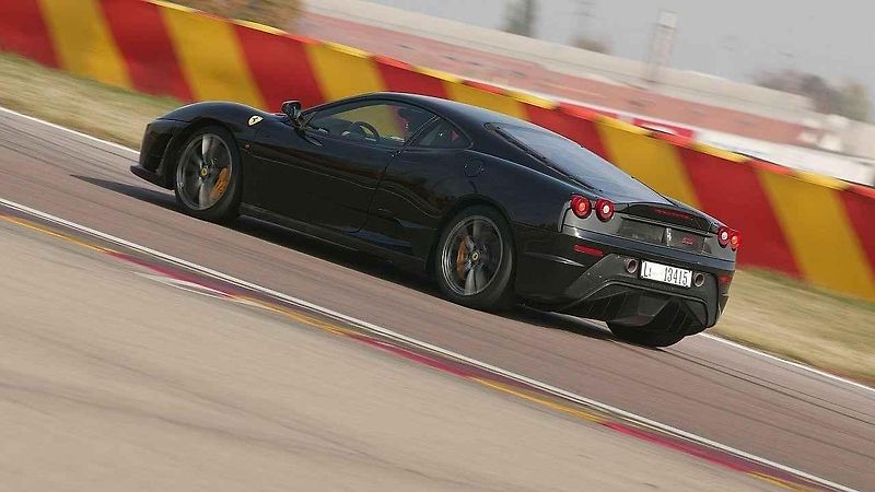 Majitel se z Ferrari neradoval dlouho.