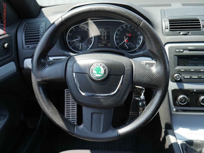 Škoda Octavia (2011) 1.2 TSi, ČR, Ambiente - fotka 12 z 16