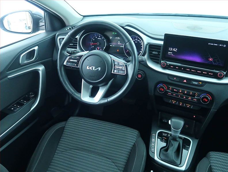 Kia Ceed (2022) Top 1.5 T-GDI, Automat, ČR - fotka 7 z 21