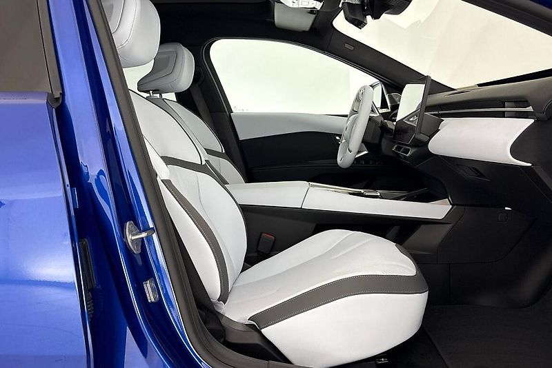 BMW i3 50 xDrive Sedan - fotka 13 z 27
