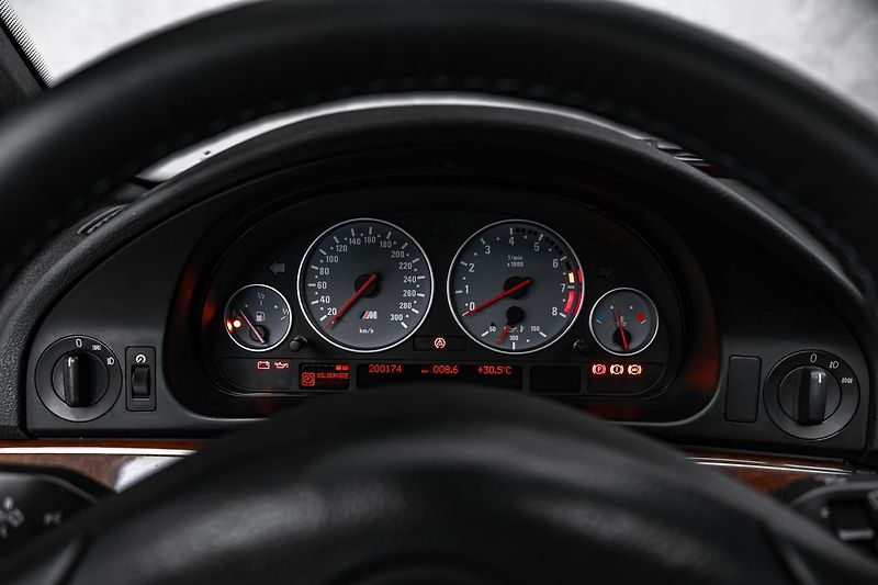 BMW M5 - fotka 21 z 22