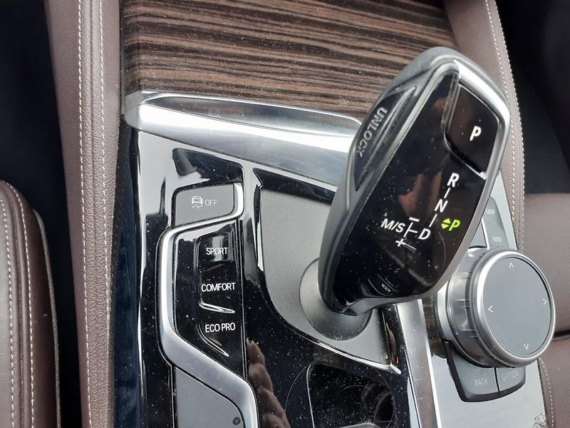 BMW Řada 5 (2019) 530d x Drive Luxury Line - fotka 20 z 48