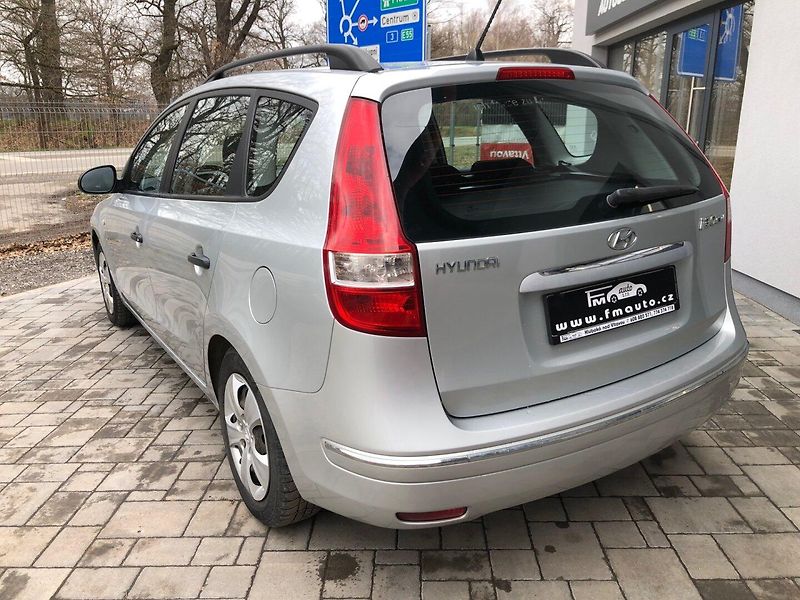 Hyundai i30 (2009) 1.4 16V - fotka 7 z 33