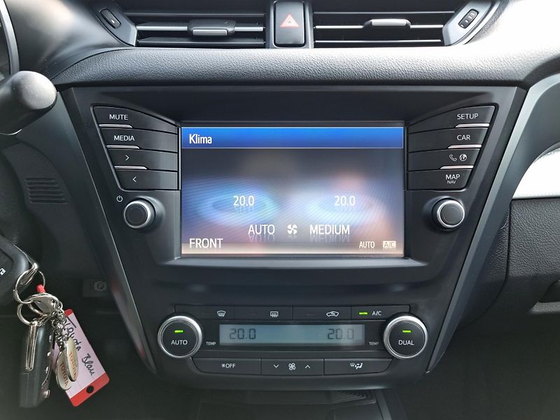 Toyota Avensis (2016) 1.8 COMFORT,KAMERA,ALU - fotka 28 z 42