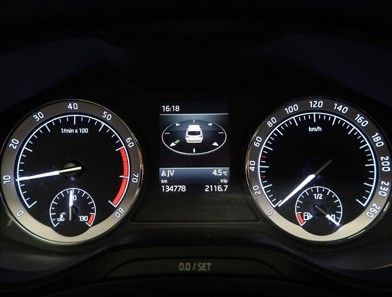 Škoda Karoq 1,5 TSI ČR 1. MAJ NAVI 2x ALU - fotka 16 z 45