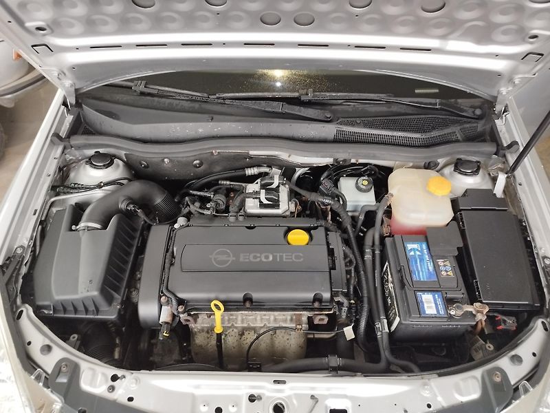 Opel Astra (2008) 1.6i,85kW,KLIM. - fotka 23 z 25
