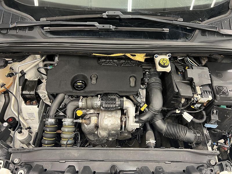 Peugeot 308 1.6HDi 68kW - fotka 8 z 17