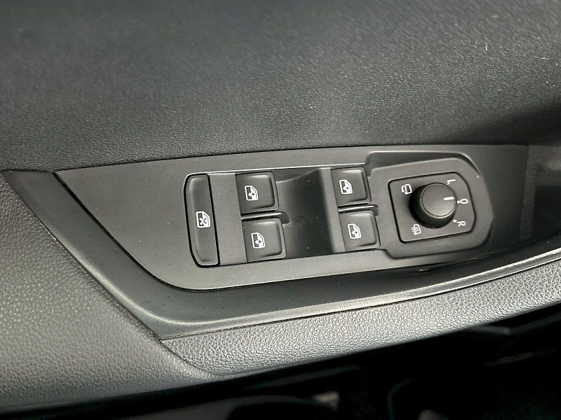 Škoda Karoq (2023) DSG 2,0TDI 110kW 4x4 Selection - fotka 27 z 31