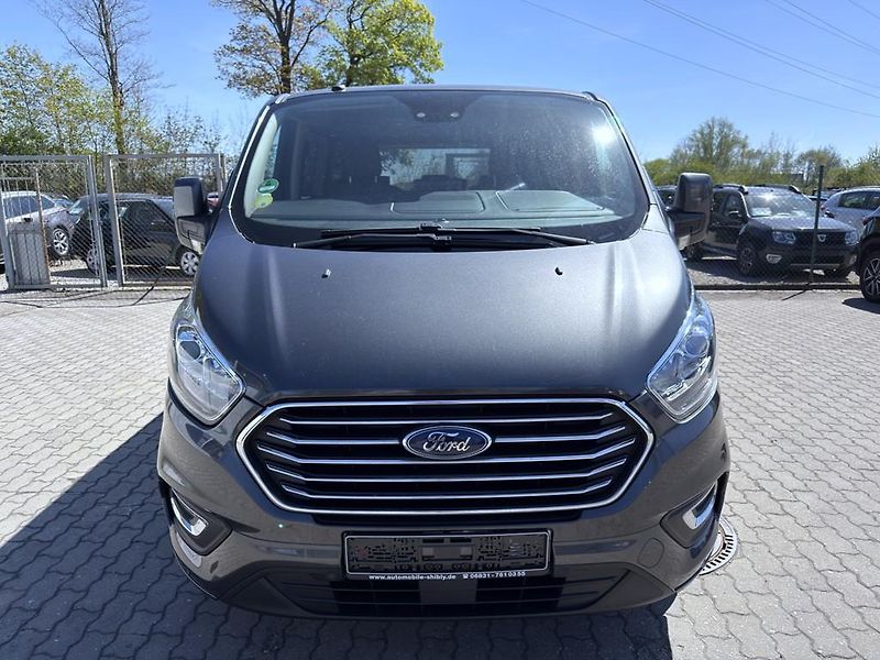 Ford Tourneo Custom 2.0 TDCi 96 kW 8 míst - fotka 2 z 23