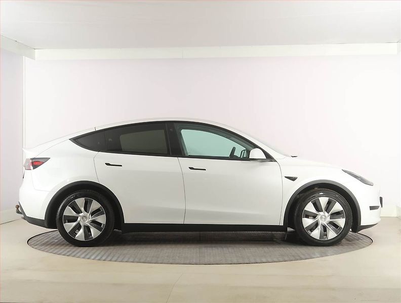Tesla Model Y (2023) RWD LFP 60kWh, SoH 97% - fotka 6 z 31