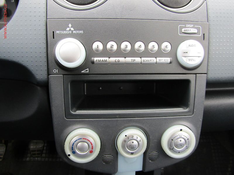 Mitsubishi Colt (2004) 1.1i, TZ - fotka 13 z 14