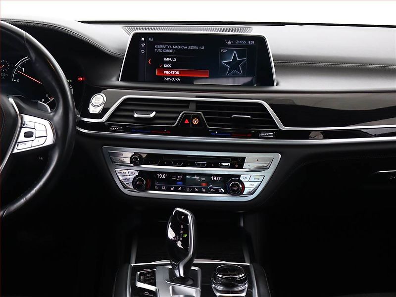 BMW Řada 7 (2017) M Paket 740d xDrive - fotka 19 z 21
