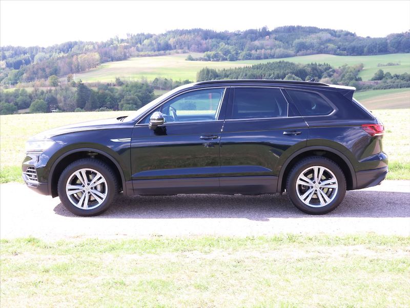 Volkswagen Touareg 3,0 TDI 170kW DSG 4M LED CZ - fotka 4 z 32