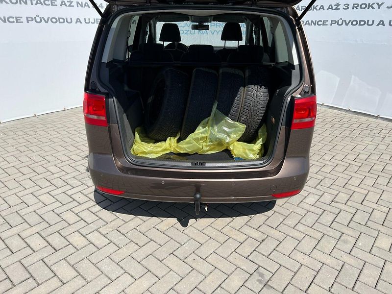 Volkswagen Touran (2011) 1.4TSI STYLE! Tažné! Navi! - fotka 10 z 36