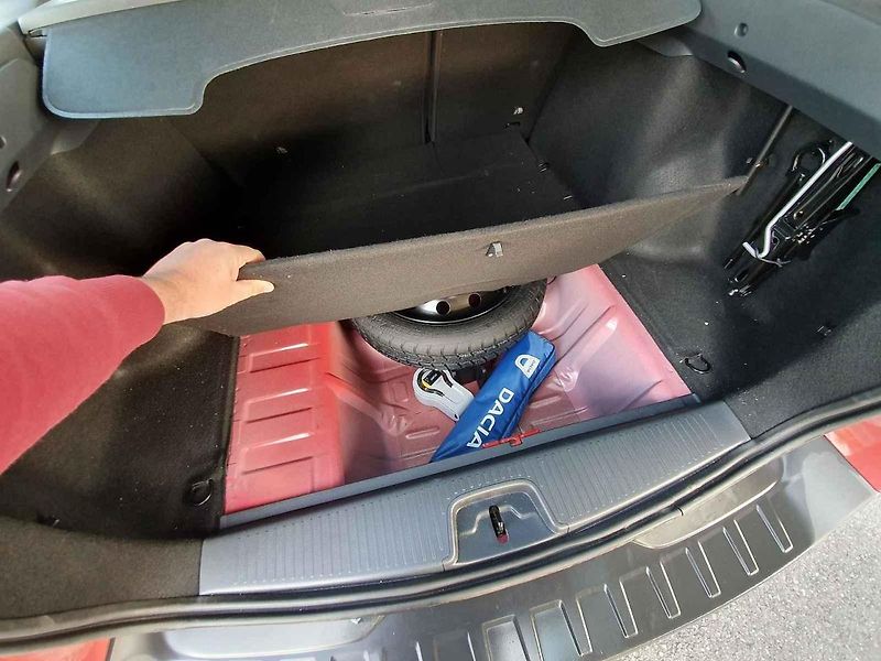 Výhodně koupíte třeba Dacii Duster, která na podzim plošně zlevnila o 15 tisíc korun.