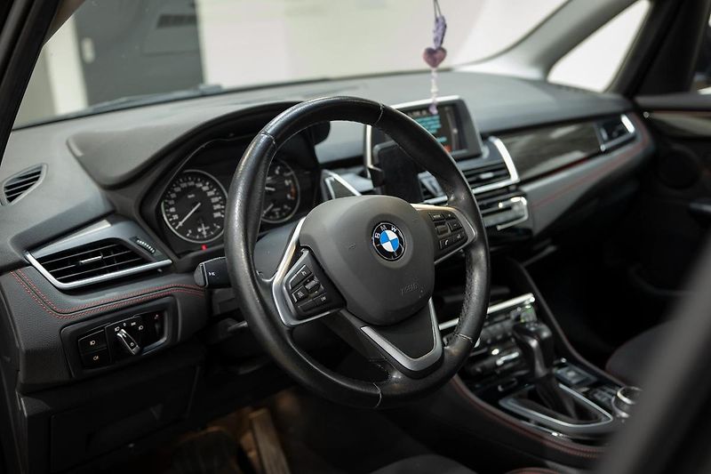 BMW Ostatní 216d Active Tourer - fotka 7 z 32
