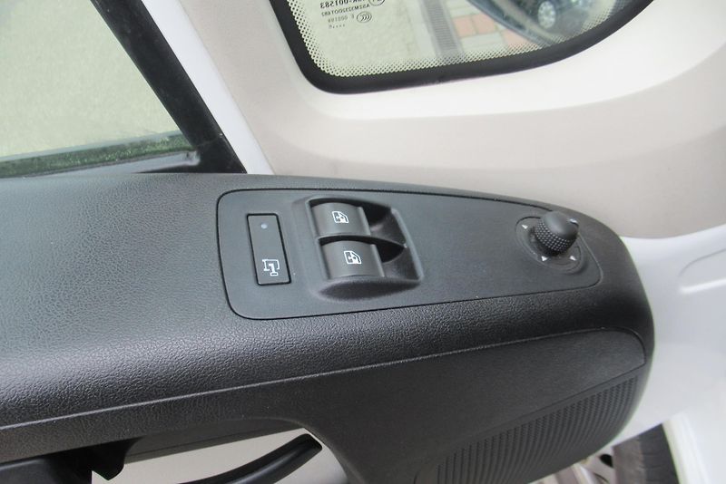 Peugeot Boxer 2.2 HDi KLIMA TAŽNÉ 2.5t - fotka 14 z 21