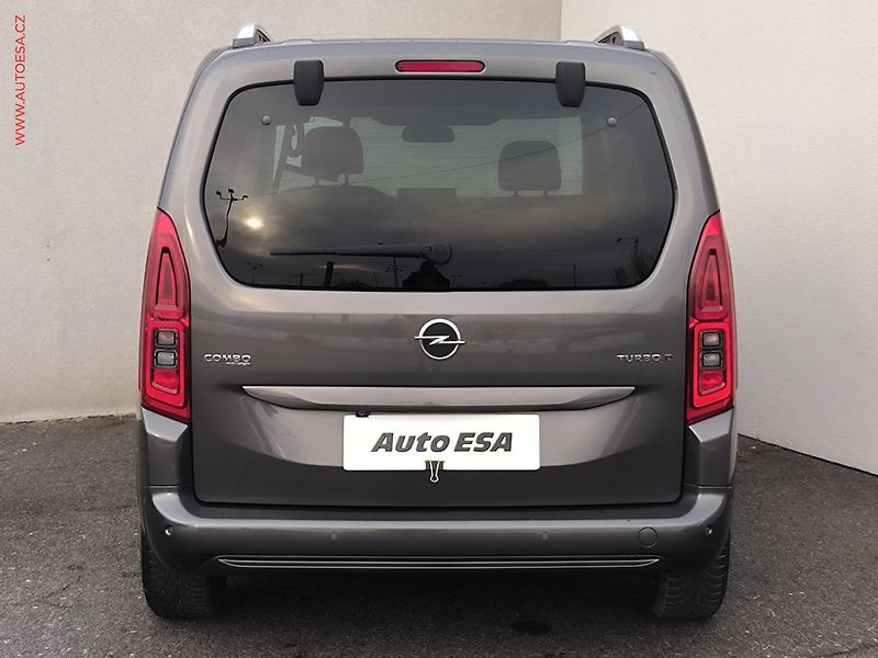 Opel Combo (2019) 1.5CDTi, Life, navi, panor - fotka 5 z 25