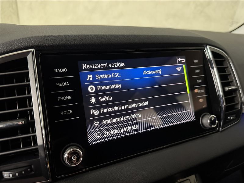 Škoda Karoq 1,5 TSi  DSG Clever Virtual LE - fotka 27 z 45