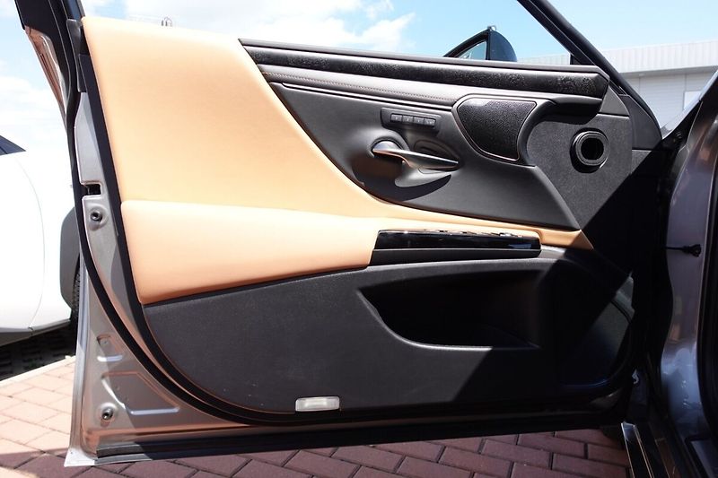 Lexus ES 300h ES300h 2,5HSD Prestige Top - fotka 10 z 39