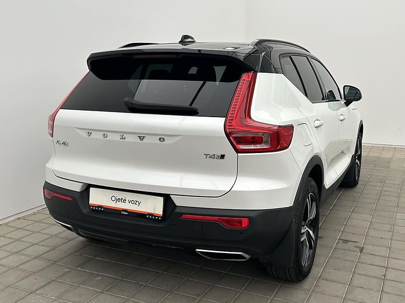 Volvo XC40 2.0 T4 4x4 R-Design - fotka 5 z 30