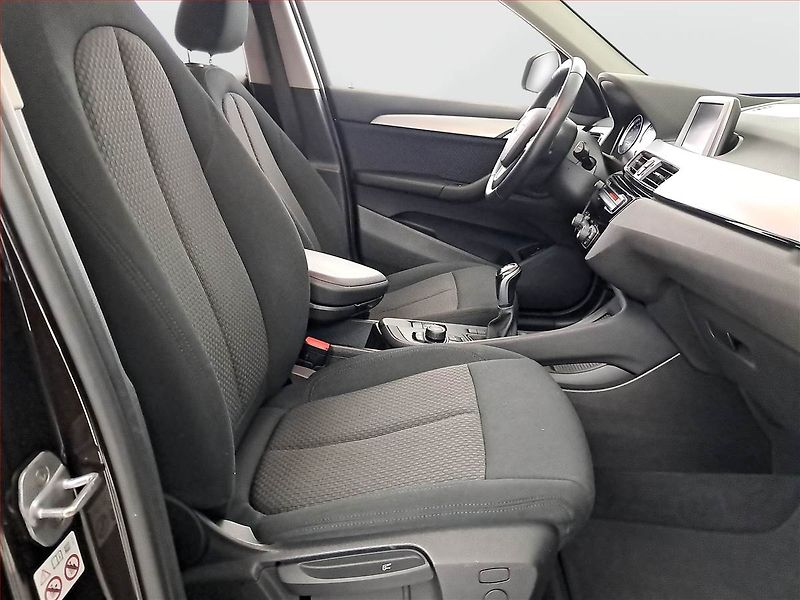 BMW X1 (2018) sDrive18d, Serv.kniha - fotka 9 z 15
