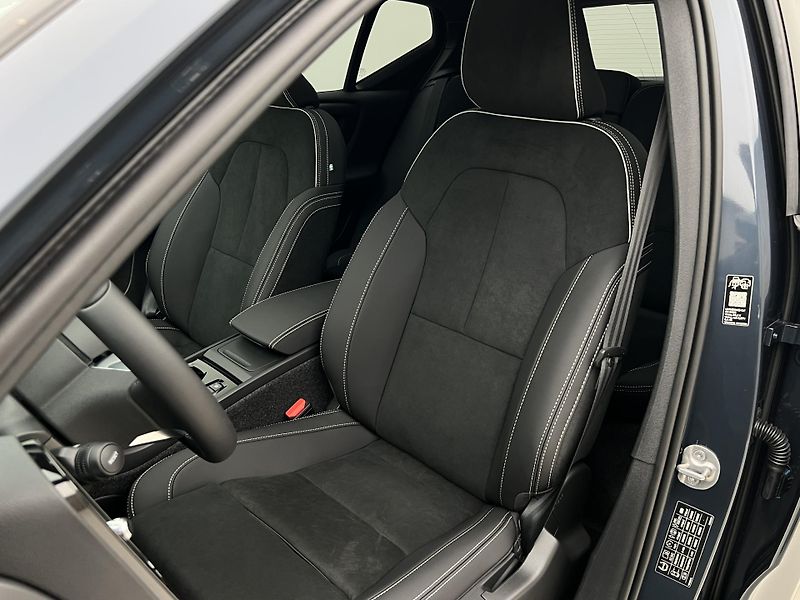 Volvo XC40 (2026) B4 ULTRA DARK AUT - fotka 22 z 43