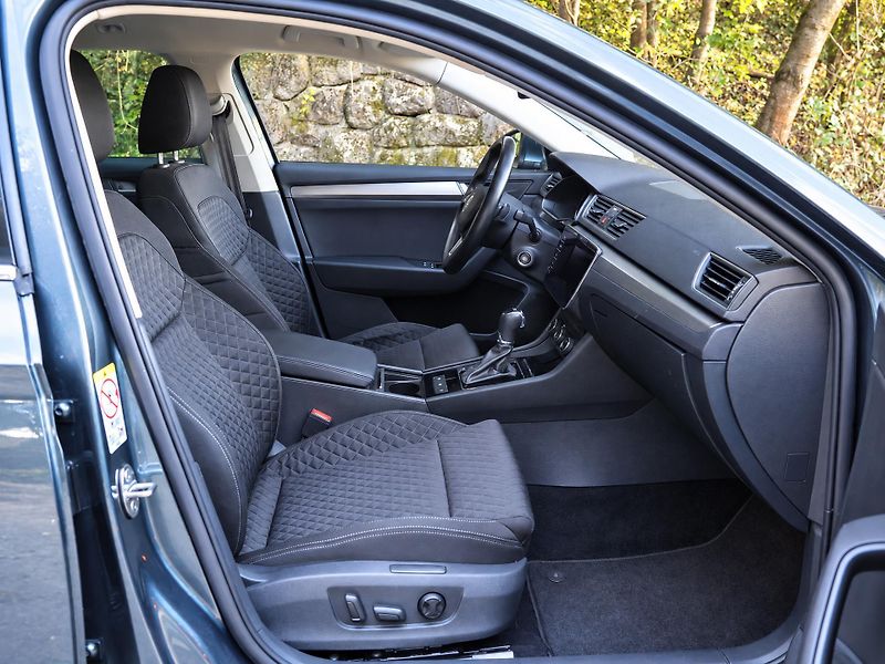 Škoda Superb 2,0 TDI DSG 110kW Style Navi - fotka 13 z 47