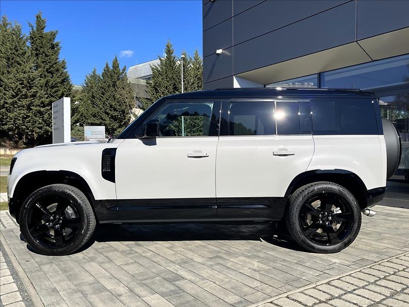Land Rover Defender 110 V8 P425 X-DYNAMIC HSE - fotka 2 z 35