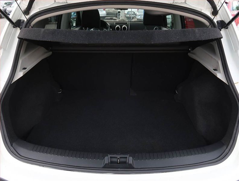 Nissan Qashqai (2013) 1.6 dCi, Serv.kniha, Navi - fotka 14 z 19