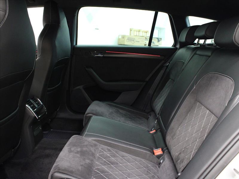 Škoda Superb 1,4 TSI iV DSG Sportline - fotka 14 z 39