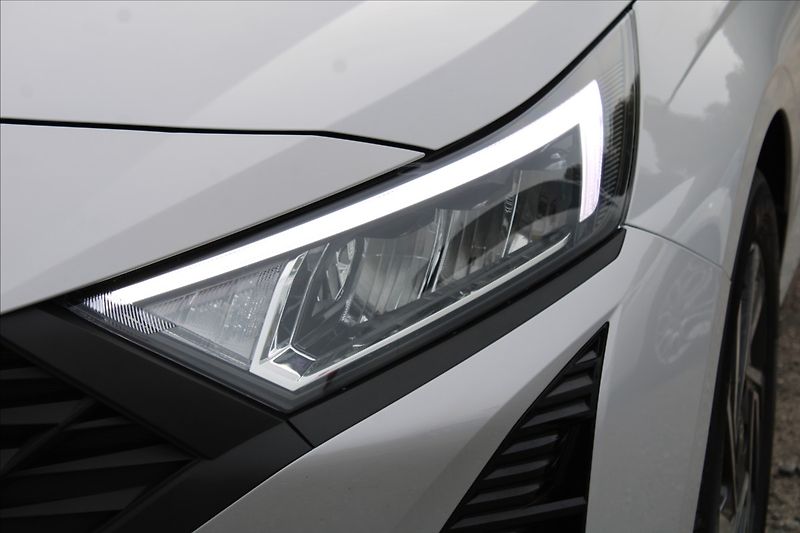 Hyundai i20 1,2 i  NOVÉ V ČR,SMART - fotka 28 z 30