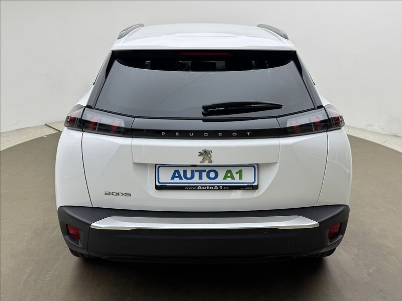Peugeot 2008 1,2 DPH VÝHŘEV ALLURE+ 1MAJ ČR - fotka 5 z 42