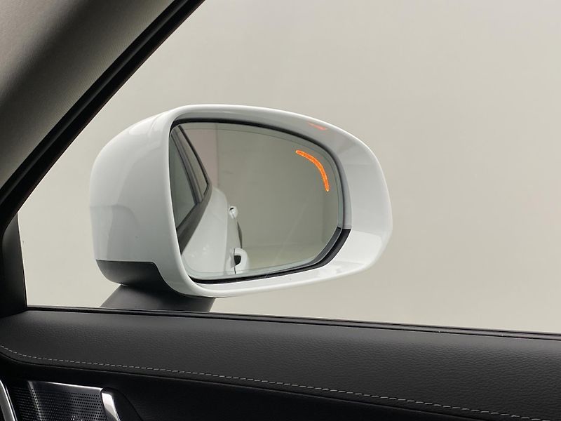 Volvo V90 CC B4 AWD MOMENTUM AUT - fotka 39 z 65