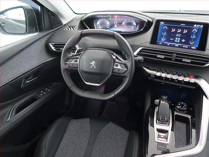 Peugeot 3008 (2019) Allure Pack 1.6 PureTech - fotka 7 z 21