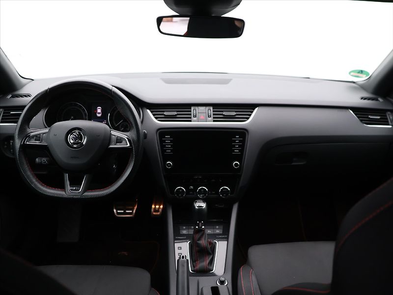 Škoda Octavia 2,0 TDI 135kW RS DSG 1.Maj. - fotka 26 z 34